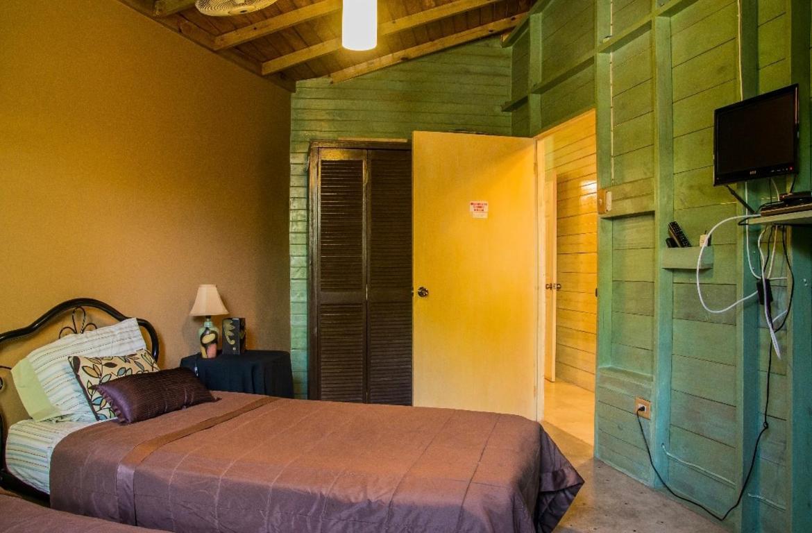 One32 Guest House Kingston Extérieur photo